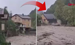Sakaryada şiddetli sağanak | Dere kenarındaki iki katlı villa yıkıldı O anlar kamerada... Sakaryada şiddetli sağanak | Dere kenarındaki iki katlı villa yıkıldı O anlar kamerada...