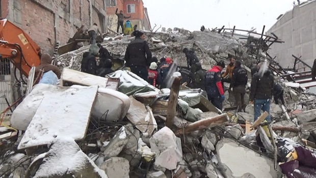 Deprem sonrası yıkımlarda usulsüzlük iddiaları! Yüklenici firmalara şafak baskını: 26 gözaltı