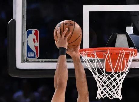 Eski NBA yıldızı polis oldu! Parkeleri bıraktı, rozeti taktı: 'Çocukluk hayalimdi' 2 Eski NBA yıldızı polis oldu! Parkeleri bıraktı, rozeti taktı: 'Çocukluk hayalimdi'