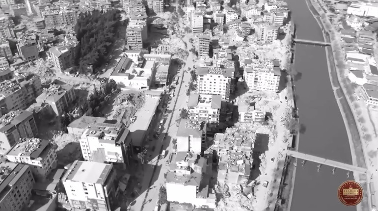 Hatayda asrın felaketinin izleri siliniyor: Atatürk Caddesi yeniden canlandı