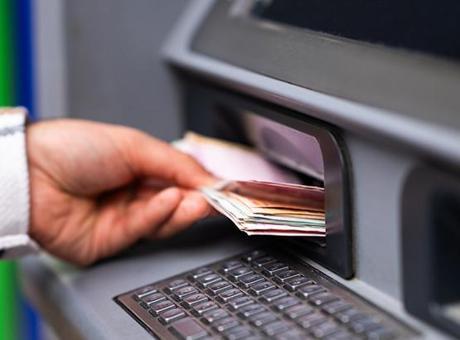 Hesabında sadece 3 dolar vardı! ATM’nin açığını keşfetti, 4 ayda milyoner oldu