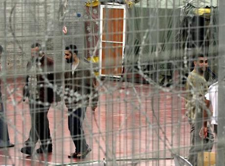 İnsanlık dışı koşullar! Haaretz: Filistinli esirler vücut ağırlığını yarısını kaybetti