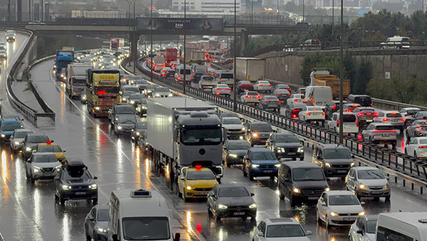 İstanbul’da pazartesi sabahı trafik kabusu: Yoğunluk yüzde 69’a ulaştı