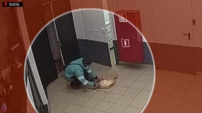Kuryeden iğrenç hareket! Yere düşen pizzayı kutusuna koyup teslimata gitti