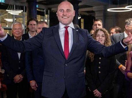 Letonya’daki genel seçimleri Başbakan Kulbergs’in partisi kazandı