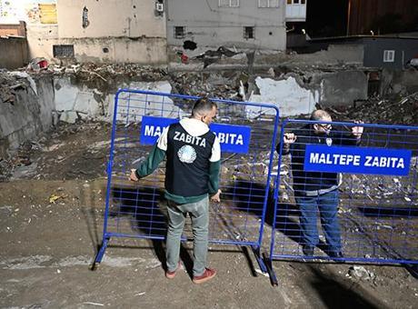 Maltepe’de kısmen çöken binanın enkazında çalışmalar tamamlandı