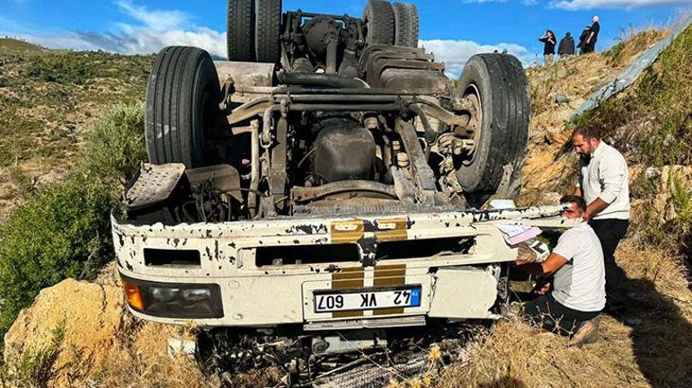 Manavgat'ta şarampole devrilen tırın sürücüsü hayatını kaybetti