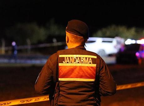 Manisa’da yol kenarında alev alan otomobilden erkek cesedi çıktı