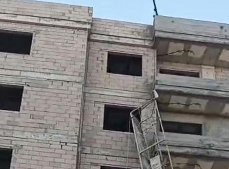 Mersin’de acı olay! İnşaat iskelesinden düşen iki kardeşten biri yaşamını yitirdi