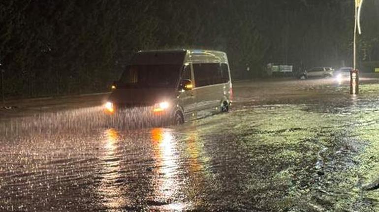 Meteoroloji uyarmıştı! Kocaeli'de ev ve iş yerlerini su bastı 4 Meteoroloji uyarmıştı! Kocaeli'de ev ve iş yerlerini su bastı