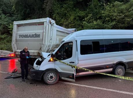 Ordu’da feci kaza! Yolcu minibüsüyle kamyon çarpıştı: 1 ölü, 18’i öğrenci 23 kişi yaralandı