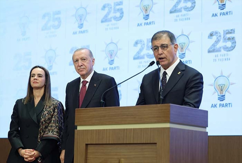 Son dakika... İzmir Büyükşehir Belediye Başkanı Cemil Tugay, AK Partiye katıldı | İzmiri yeniden inşa etmek üzere yola çıkıyoruz
