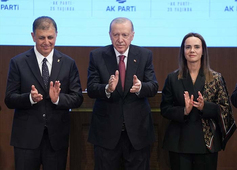 Son dakika... İzmir Büyükşehir Belediye Başkanı Cemil Tugay, AK Partiye katıldı | İzmiri yeniden inşa etmek üzere yola çıkıyoruz