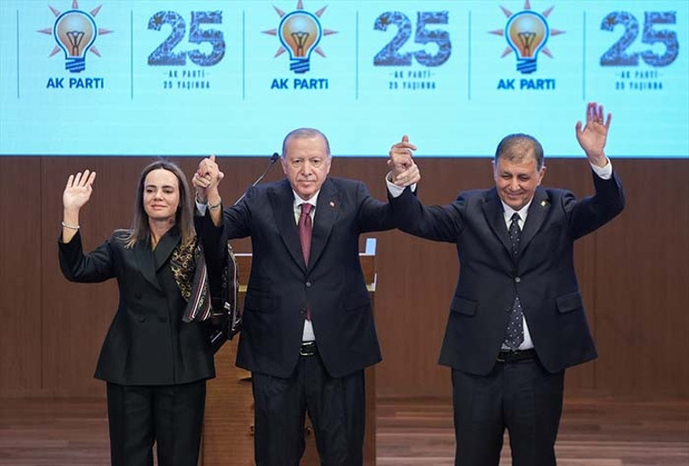 Son dakika... İzmir Büyükşehir Belediye Başkanı Cemil Tugay, AK Partiye katıldı | İzmiri yeniden inşa etmek üzere yola çıkıyoruz