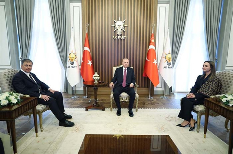 Son dakika... İzmir Büyükşehir Belediye Başkanı Cemil Tugay, AK Partiye katıldı | İzmiri yeniden inşa etmek üzere yola çıkıyoruz