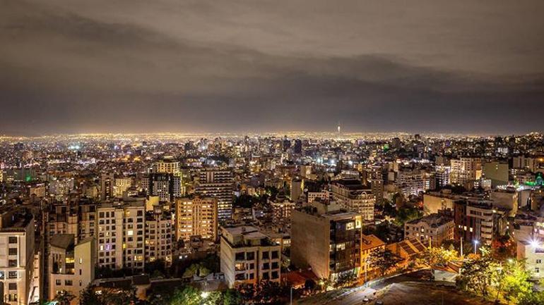 Tahran semalarında 'tanımsız' gece! 50 yıl sonra aynı cisim geri mi döndü? 4 Tahran semalarında 'tanımsız' gece! 50 yıl sonra aynı cisim geri mi döndü?