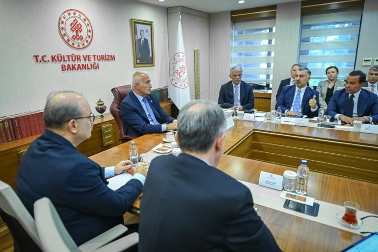 Yeni uygulamayı Bakan Ersoy duyurdu | Kimlik kartlarıyla sıra beklemeden giriş yapılabilecek